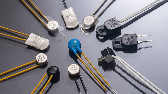 ST01 เทอร์โมสแตตสองโลหะ ST11 เทอร์โมสแตต ST06 เครื่องป้องกันอุณหภูมิ เครื่องปรับอุณหภูมิ